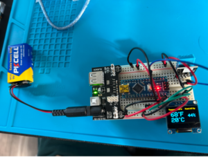 Temperature and Humidity Monitoring with DHT11 and OLED.